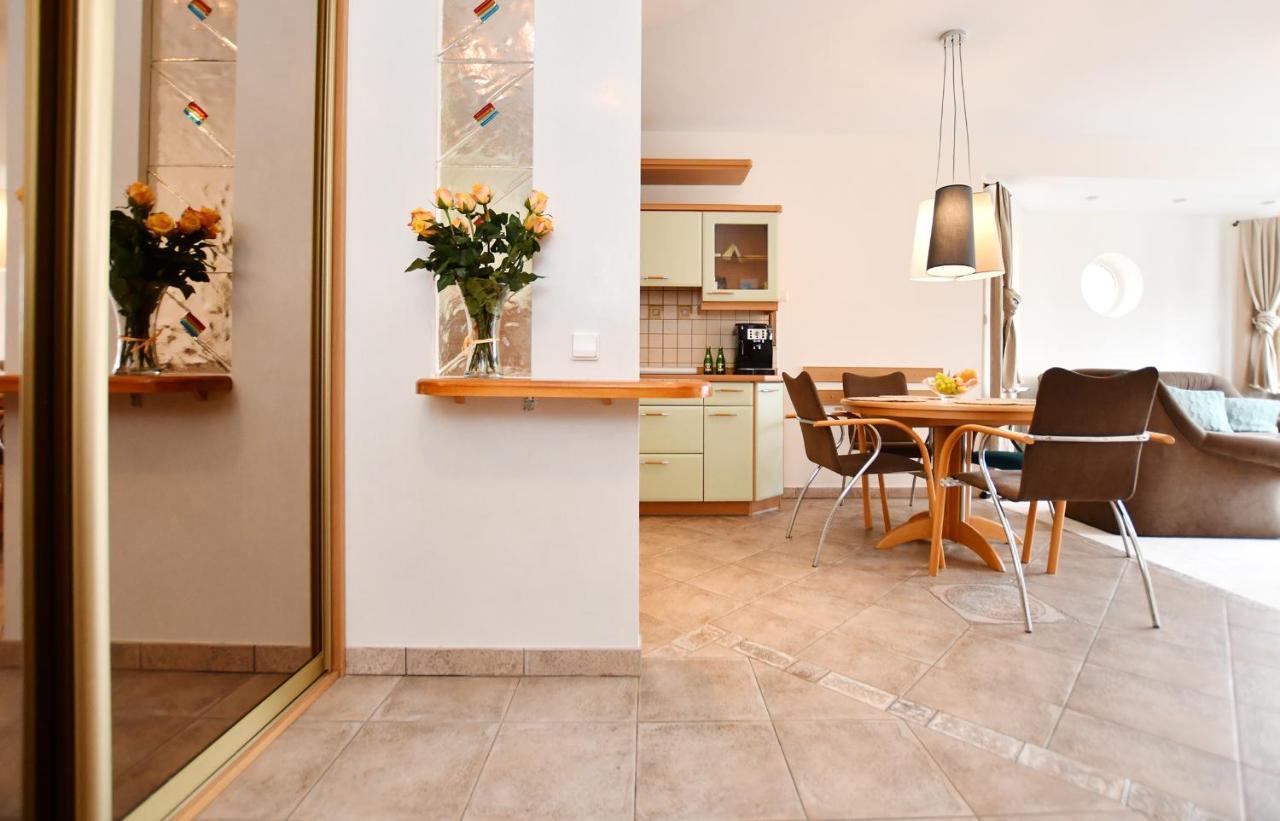 Apartament Porto Z Rowerami Gratis Kołobrzeg Exteriör bild